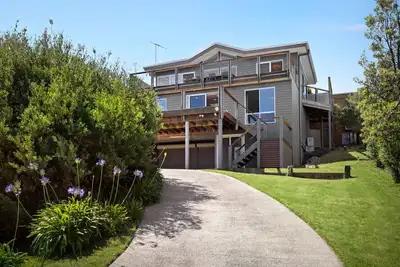 Image de Malabar Beach House. Spectacular views, moments from both front and back beaches