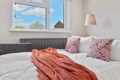 Image de Cozy 1-Bedroom Escape Near Stadium – Harrow Bliss