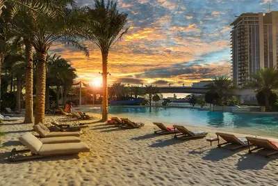 Image de Luxury Apt | Private Beach with cooled sand and pool | 3br