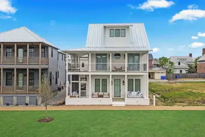 Image de Carlton Landing-All Decked Out