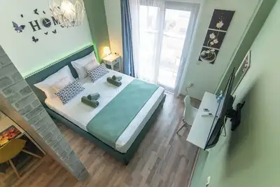 Image de Majestic Green Studio-Ignite your Senses in a Lovely Couple's Retreat nrOld Town