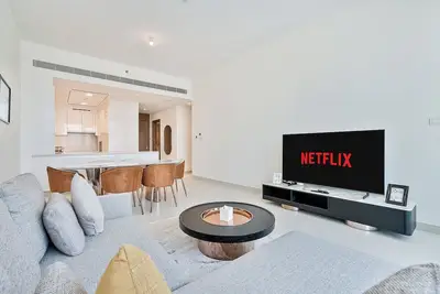 Image de Grand 3br Apt with Pool, Gym and 2 Parking Spaces
