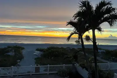 Image de Remodeled Bel Sole Beachfront condo 3/2