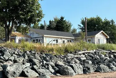 Image de 3 Bedroom Fully Furnished Cottage on Miramichi Bay