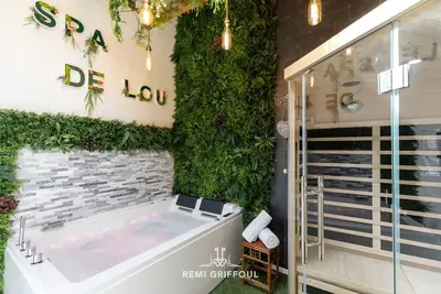 Image de Le Spa de Lou | Balnéo • Sauna • Patio privé | 2 pers