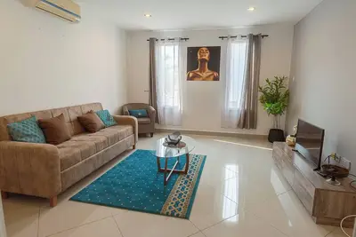 Image de Modern 3-bedroom townhome with a pool, Ac and Wi-Fi in vibrant East Legon