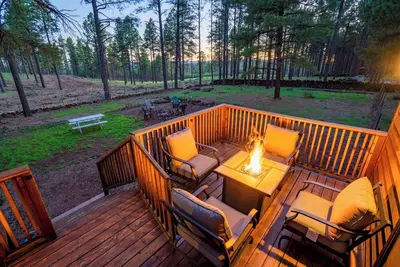 Charming 2-bedroom with loft cabin with Ac, WiFi in tranquil Parks, Az. Sleeps 6
