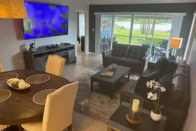 Image de 2 Bed 2 Bath Quiet Lakeside Condo