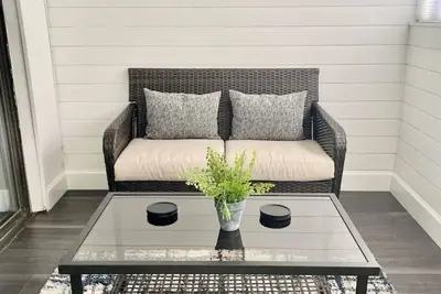 Image de 1. 5 Bed Condo on Lake Tarpon (2nd Fl)