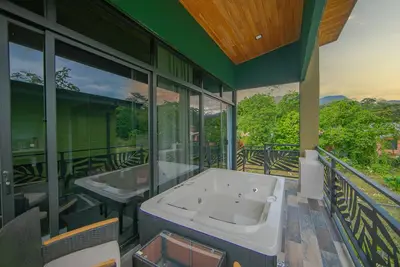 Image de Refugio Verdanza-King bed, balcony with jacuuzi, wifi, Ev charger
