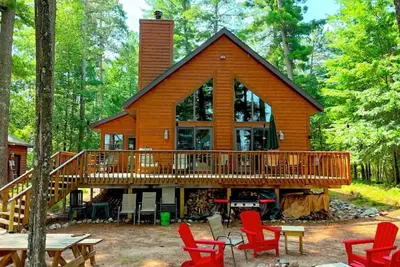 Image de Loon Call Lodge, Lake Home 3-bedroom 2 bath, 3 levels of living space. Sleeps 13