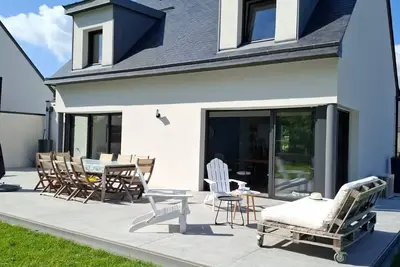 Image de A 400 mètres de la plage, maison avec jardin idéale pour familles/ ménage Inclus