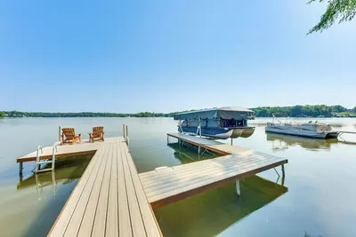 Image de Furnished Deck w/ Views: Mukwonago Lake House!