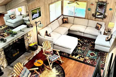 Image de Yosemite Basecamp • Family Ready •Fast WiFi • Unique Cabin Design