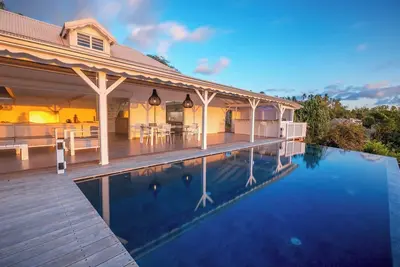 Image de Sunset Bay, villa 8 personnes, vue sur mer des caraibes
