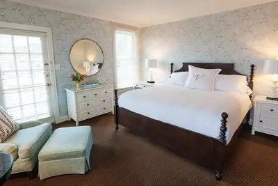 Image de Modern Comfort Meets Historic Charm: Three Elegant Rooms with Free Breakfast