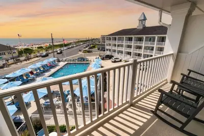 Image de Seaside Getaway | Stunning Views, Resort Amenities & Beach Access