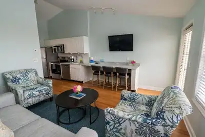 Image de Oceanfront Escape | Two Spacious Suites, Pool, Sauna & Stunning Views