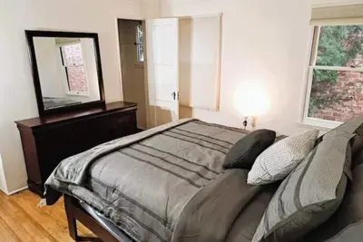 Image de Huge 3 bedrooms house + 2 parkings minimum 30 days