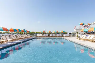 Image de Coastal Oasis Retreat: Stylish & Relaxing Getaway Near the Ocean