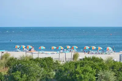 Image de Serene Beach Hideaway – Music Nights, Pool Days & Coastal Calm