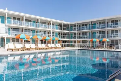 Image de Serene Beach Hideaway – Music Nights, Pool Days & Coastal Calm