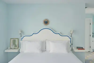 Image de Laid-Back Luxury – Heated Pool, Beach Access & Steps to the Shore