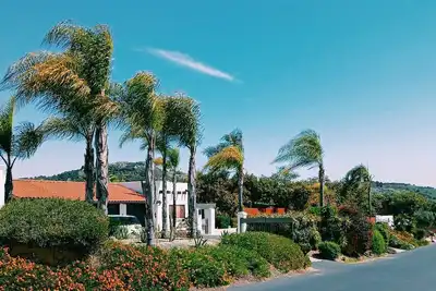 \"New\" Luxury Fallbrook Hacienda – 5br, Pool, walk to Monserate Winery. Pets ok!