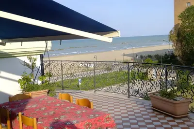 Image de Two-room attic apartment with terrace with 360° sea view