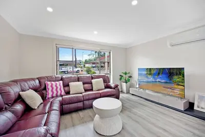 Image de 6 Bedroom 3 Bath 2 Levels House