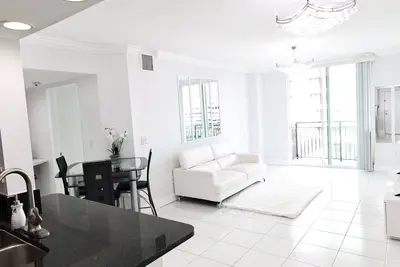 Image de Luxury Condo Downtown West Palm Beach with Heated Pool, Steam Room and Jacuzzi
