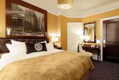 Image de 2 Units, 1 King Bed Room at The Algonquin Hotel Times Square, Pets Allowed