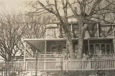 Image de Arundel-Turn of the century spacious classic summer home