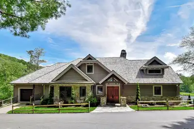 Image de Lake House 101 | Fireplace, Restaurant, Pool, Spa