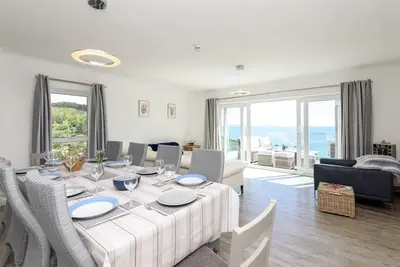 Image de Spectacular house sleeping 12 overlooking Millendreath Beach