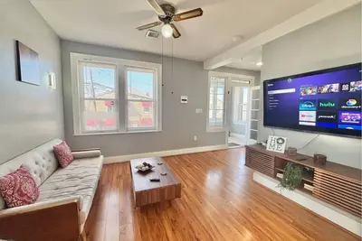 Image de Stylish Nyc-Themed Retreat in North Bergen – Just Minutes from Midtown!