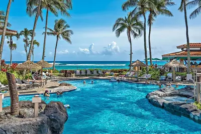 Image de 𝐅𝐢𝐧𝐝𝐢𝐧𝐠 𝐌𝐞𝐢𝐥𝐢’𝐬 Beach Fun Waiohai Club Resort + Amenities