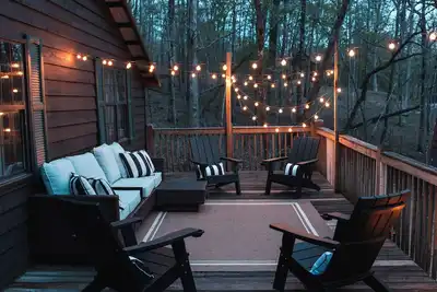 Image de August Specials! White-Tail Nook Blue Ridge Cabin!