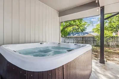 Image de HotTub, Cinema & Games ~ QuietNeighborhood
