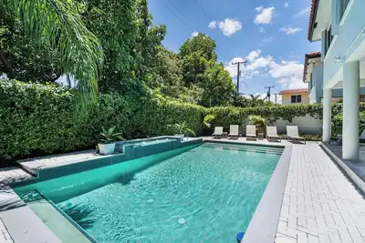 Image de New Spacious 5br Villa Near Brickell—Private Pool, Grill &More!