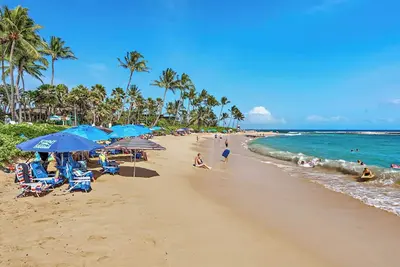 Image de 𝐅𝐢𝐧𝐝𝐢𝐧𝐠 𝐌𝐞𝐢𝐥𝐢’𝐬 Luxury Waiohai Club Beachfront Resort + Amenities