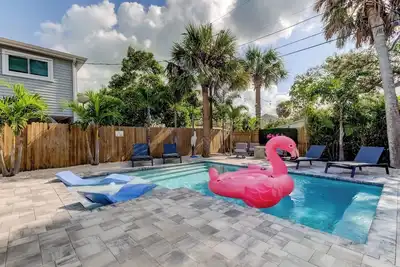 Welcome to the Jungle- Triplex across the street from the beach, heated pool
