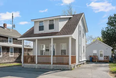 Image de Oakland Beach cottage near Iggy's, Buttonwoods, marina, fishing & airport