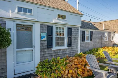 Image de Seaflower Cottage Steps from Nantucket Sound