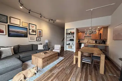 Image de Charming Frisco Townhome - Walk to Dining & Shops - Pet Friendly!