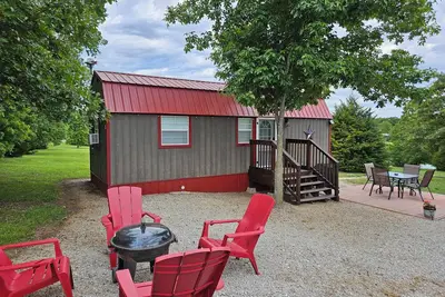 Image de Pet friendly cabin with King bed ---new listing