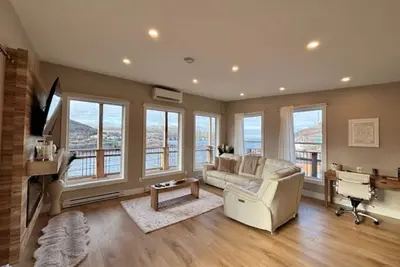 Image de East Coast Tranquility - Ocean Views & Hot Tub!