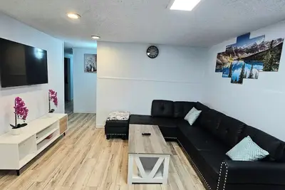 Image de Delightful Apartment (Basement) with 2- bdrms near Downtown w/ WiFi in Fairbanks
