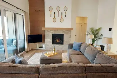 Image de Family Sized Modern Farmhouse Luxury w/ Golf Course Views. Pet-Friendly!
