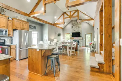 Image de Game Room & Hot Tub: Spacious Retreat in Hollister